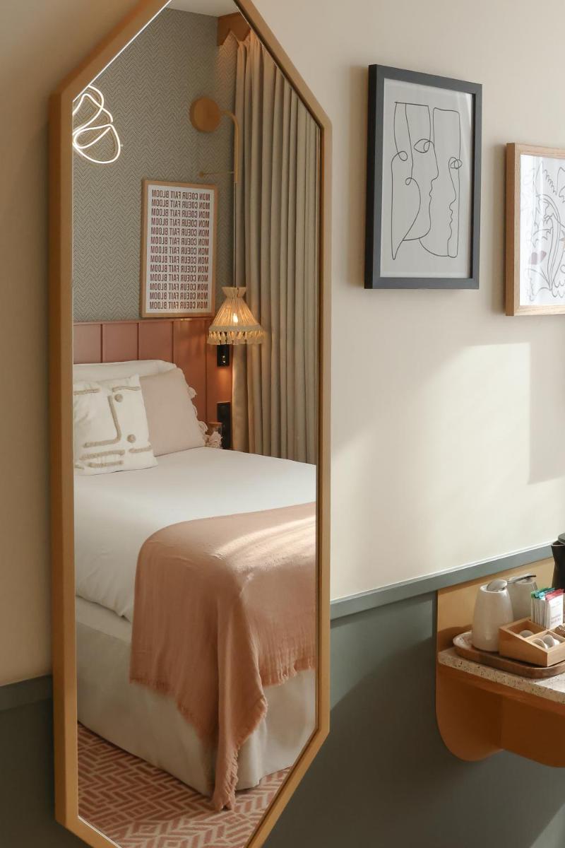 Un ou plusieurs lits dans un hébergement de l'établissement Bloom House Hôtel & SPA