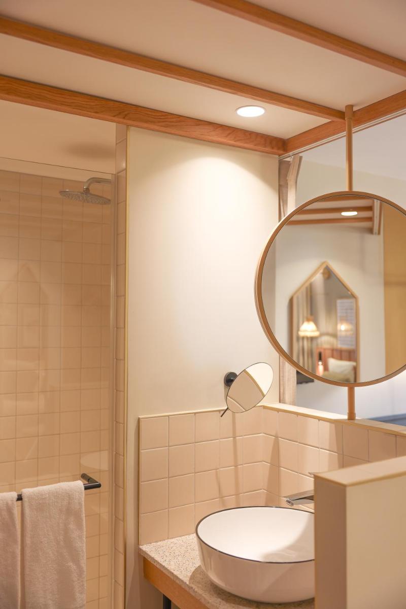 Salle de bains dans l'établissement Bloom House Hôtel & SPA