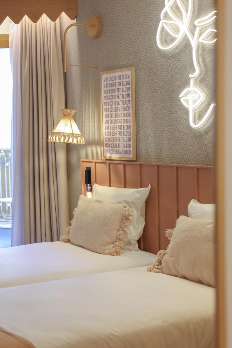 Un ou plusieurs lits dans un hébergement de l'établissement Bloom House Hôtel & SPA