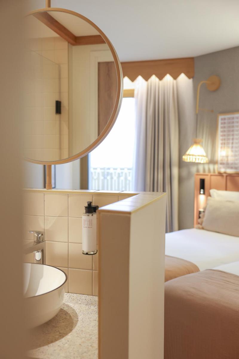 Un ou plusieurs lits dans un hébergement de l'établissement Bloom House Hôtel & SPA