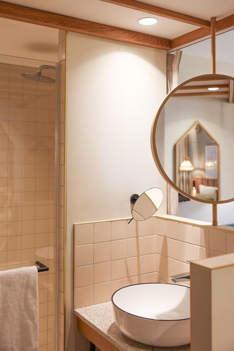 Salle de bains dans l'établissement Bloom House Hôtel & SPA