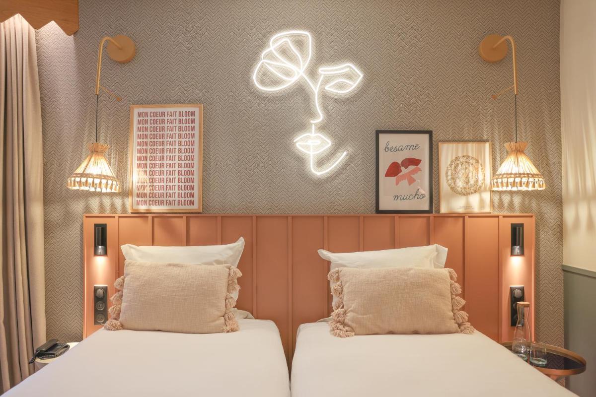 Un ou plusieurs lits dans un hébergement de l'établissement Bloom House Hôtel & SPA
