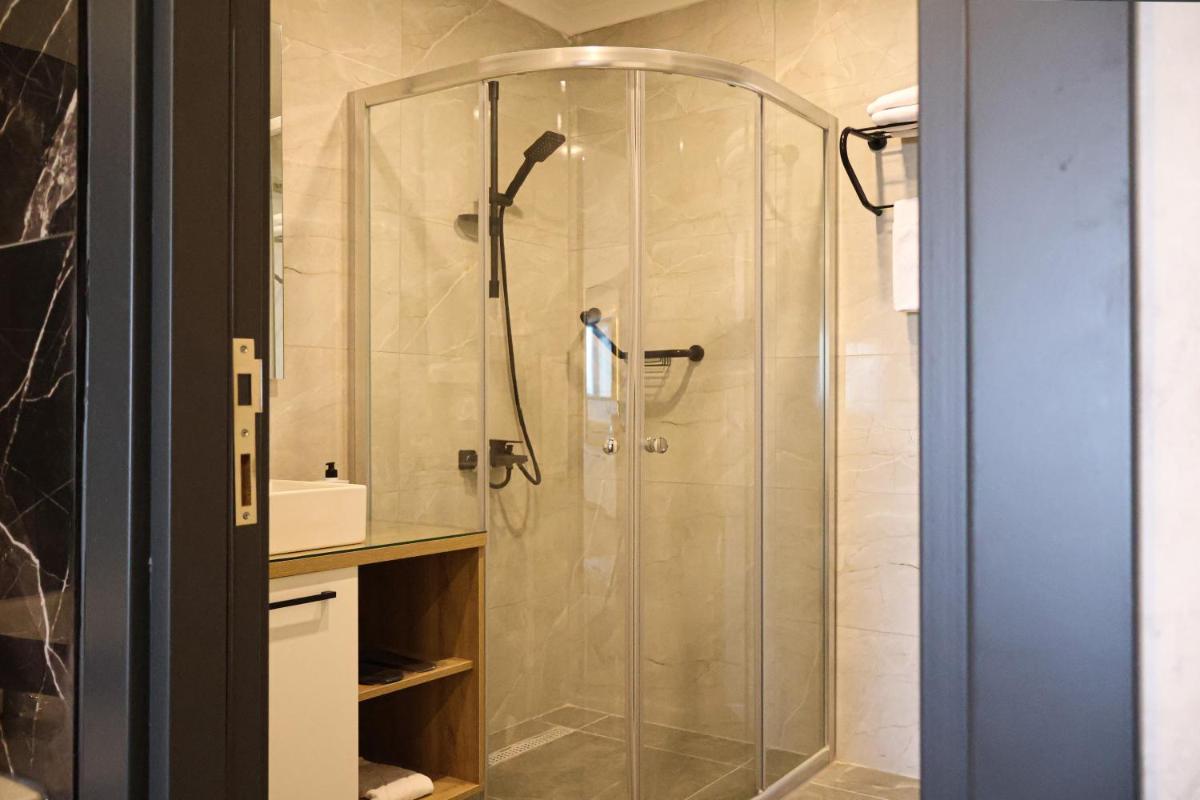HOME PLUS Hotel - Housity