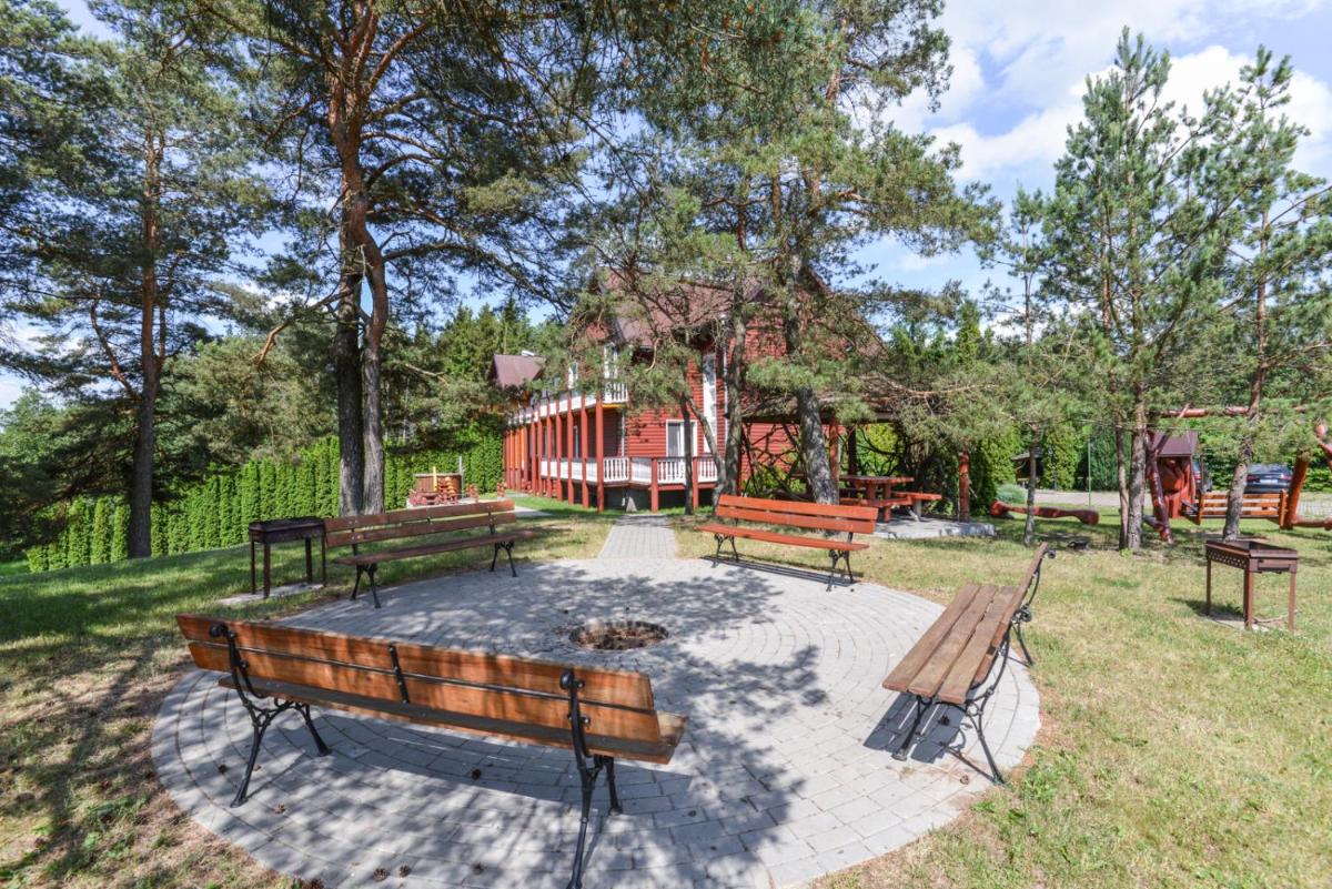 Nakvynė prie ežero Akmenėlis - Housity
