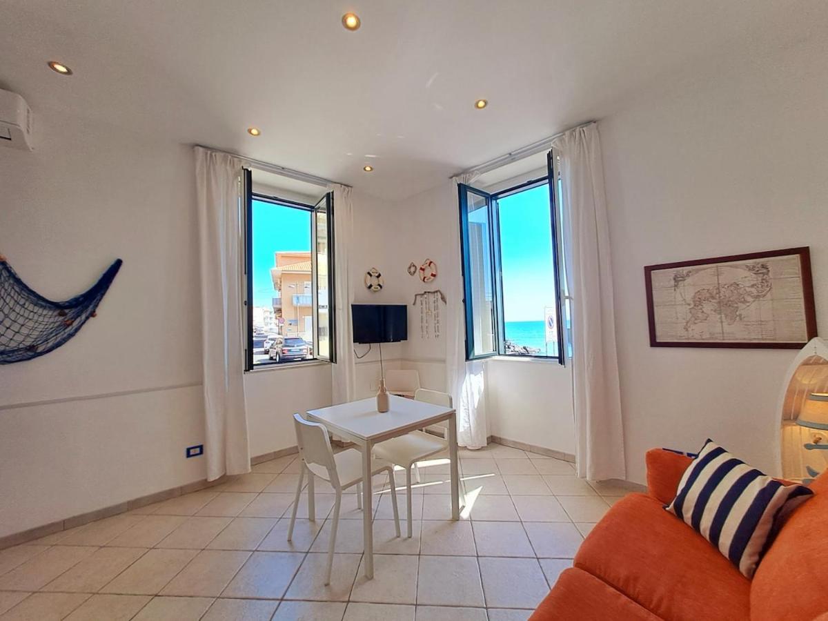Aci Trezza suite fronte mare - Housity