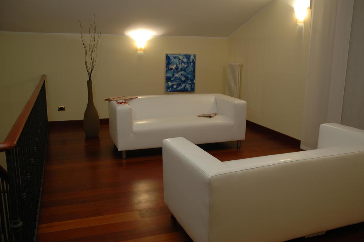 B&B Nelly - Housity