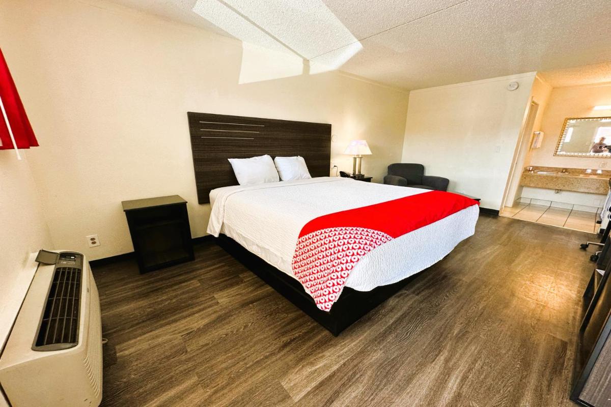 Oyo Hotel San Antonio Lackland AFB Seaworld Hwy 90 W - Hizvo