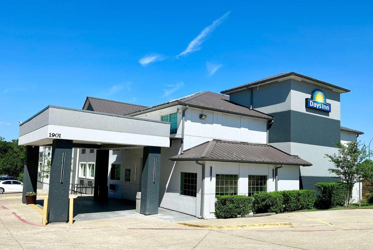 Days Inn by Wyndham Arlington - Housity