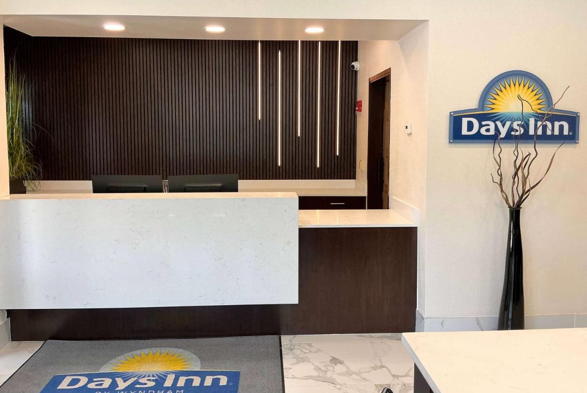 Days Inn by Wyndham Arlington - Housity