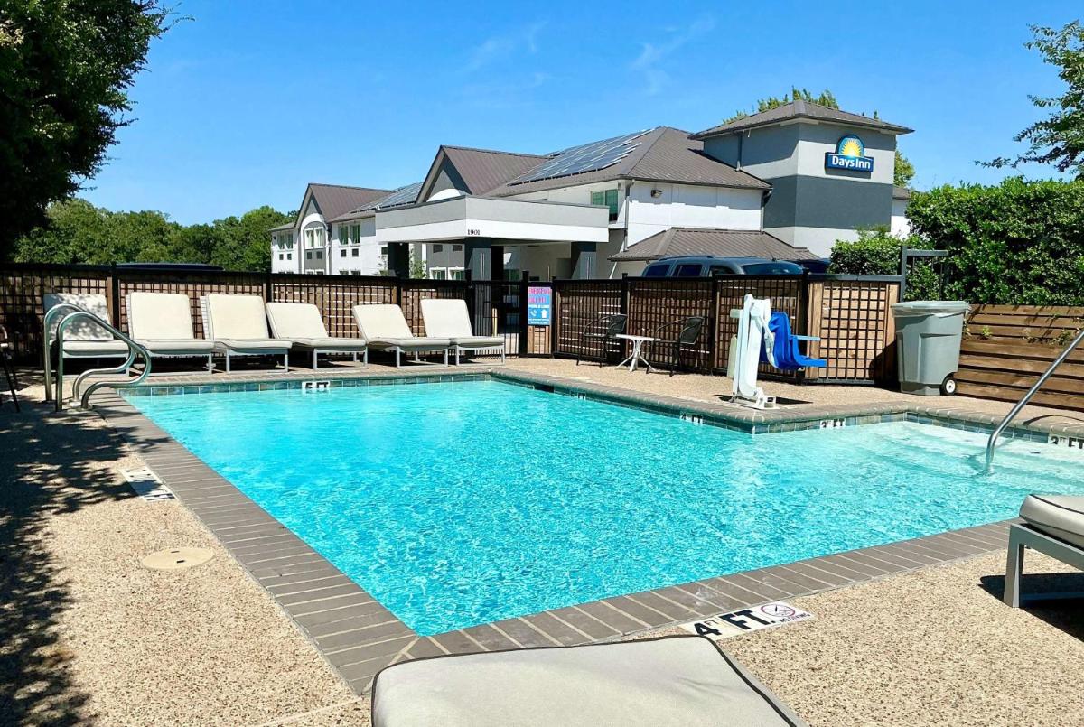 Days Inn by Wyndham Arlington - Housity