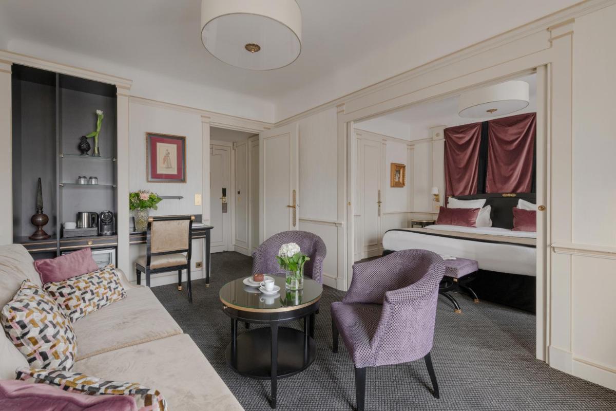 Un ou plusieurs lits dans un hébergement de l'établissement Hôtel Napoleon Paris