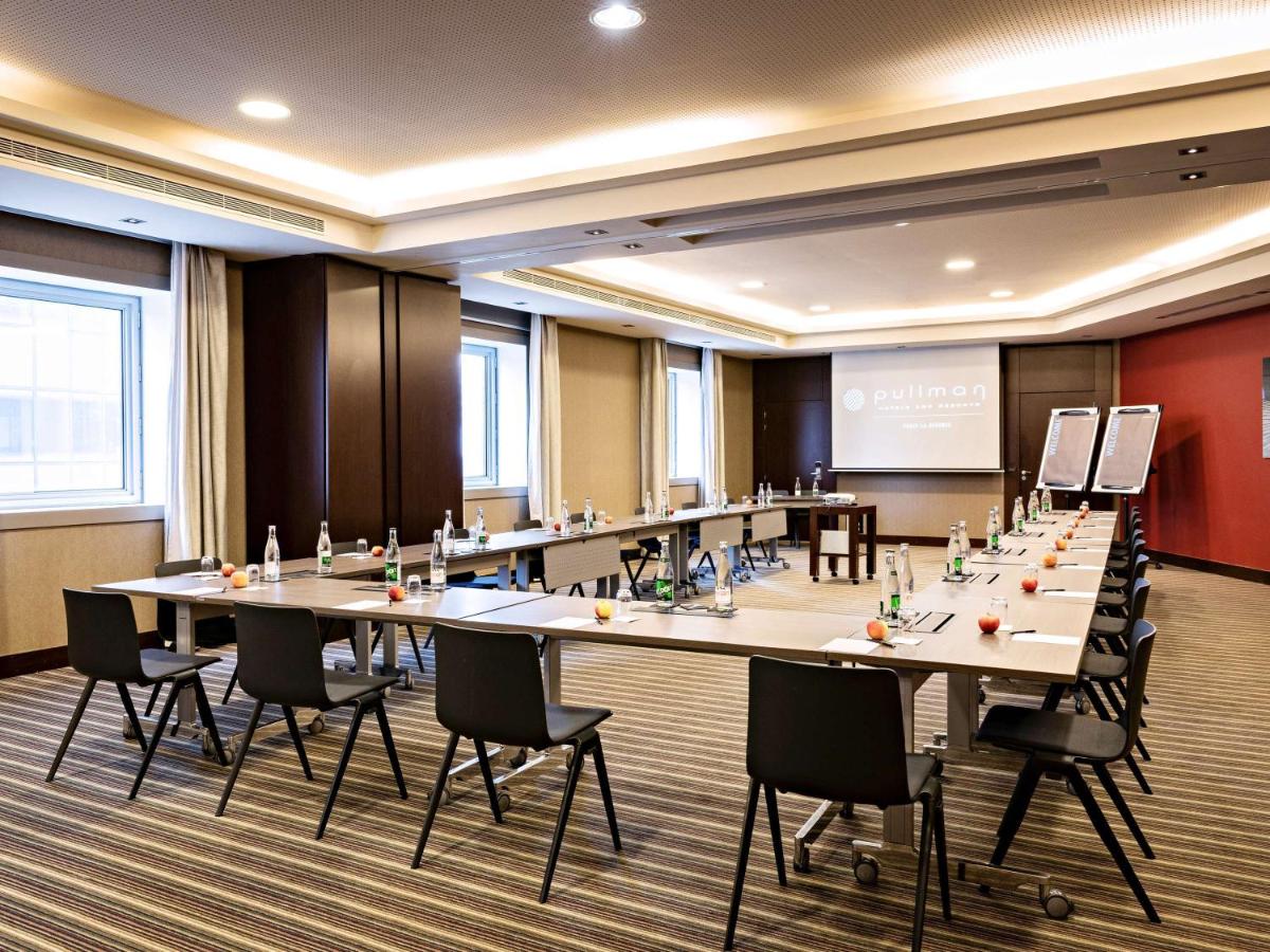 Espace de conférence ou salle de réunion dans l'établissement Pullman Paris La Défense