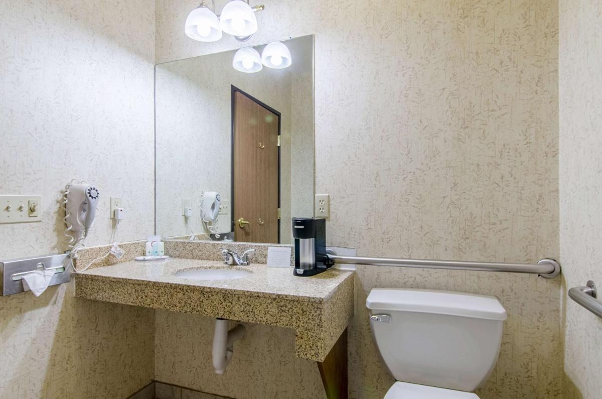 Quality Inn Junction City near Fort Riley - Housity