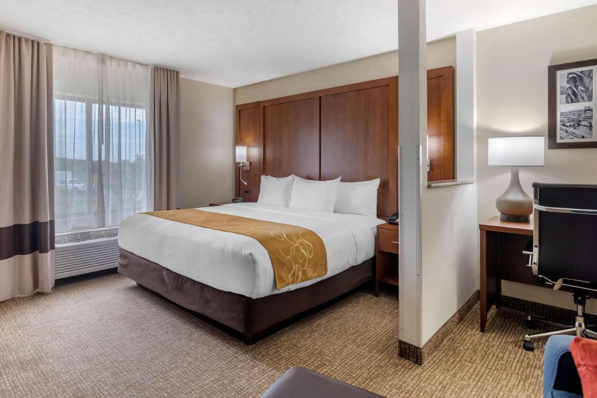 Comfort Suites Speedway - Kansas City - Housity