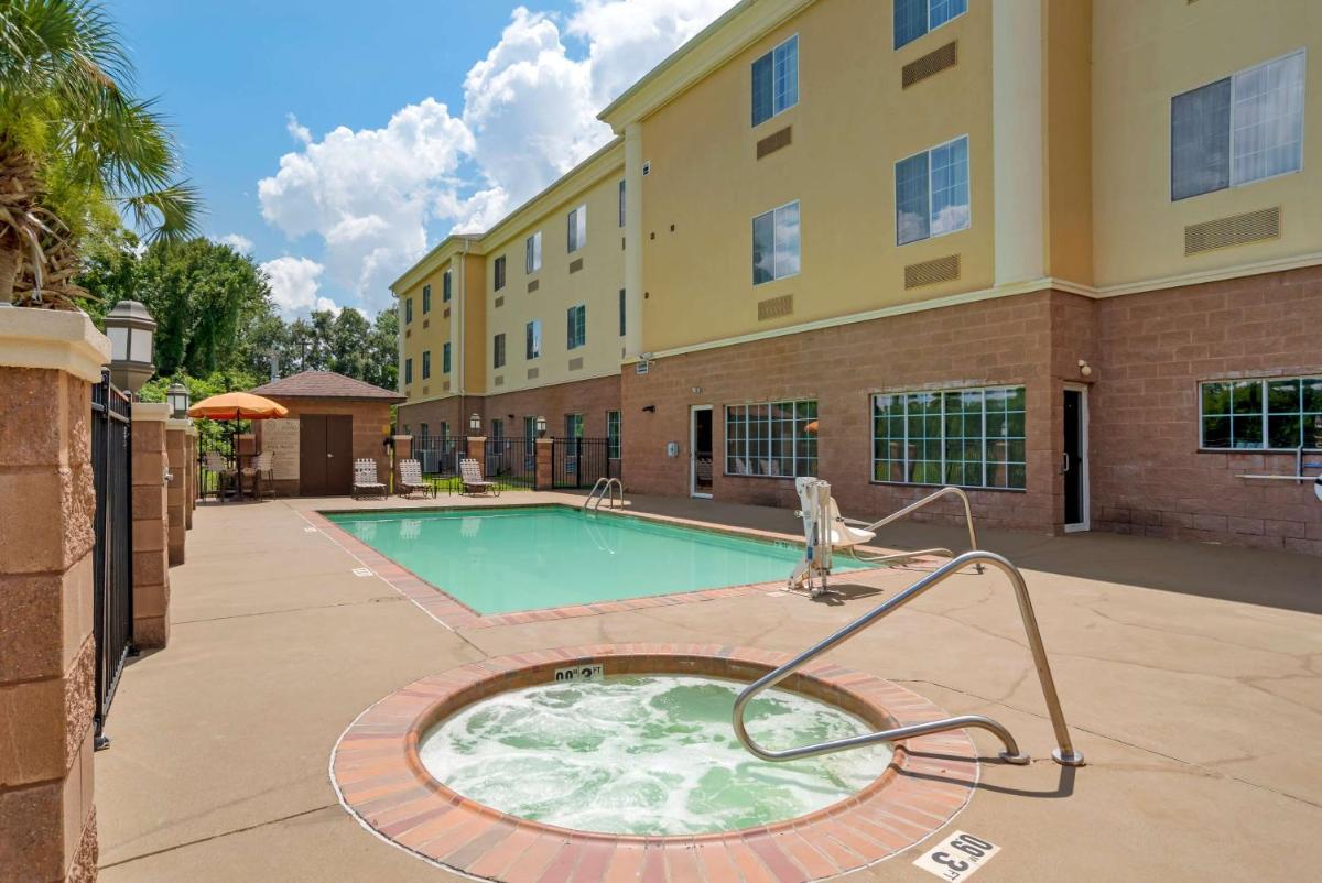 Comfort Suites Alexandria North - Housity