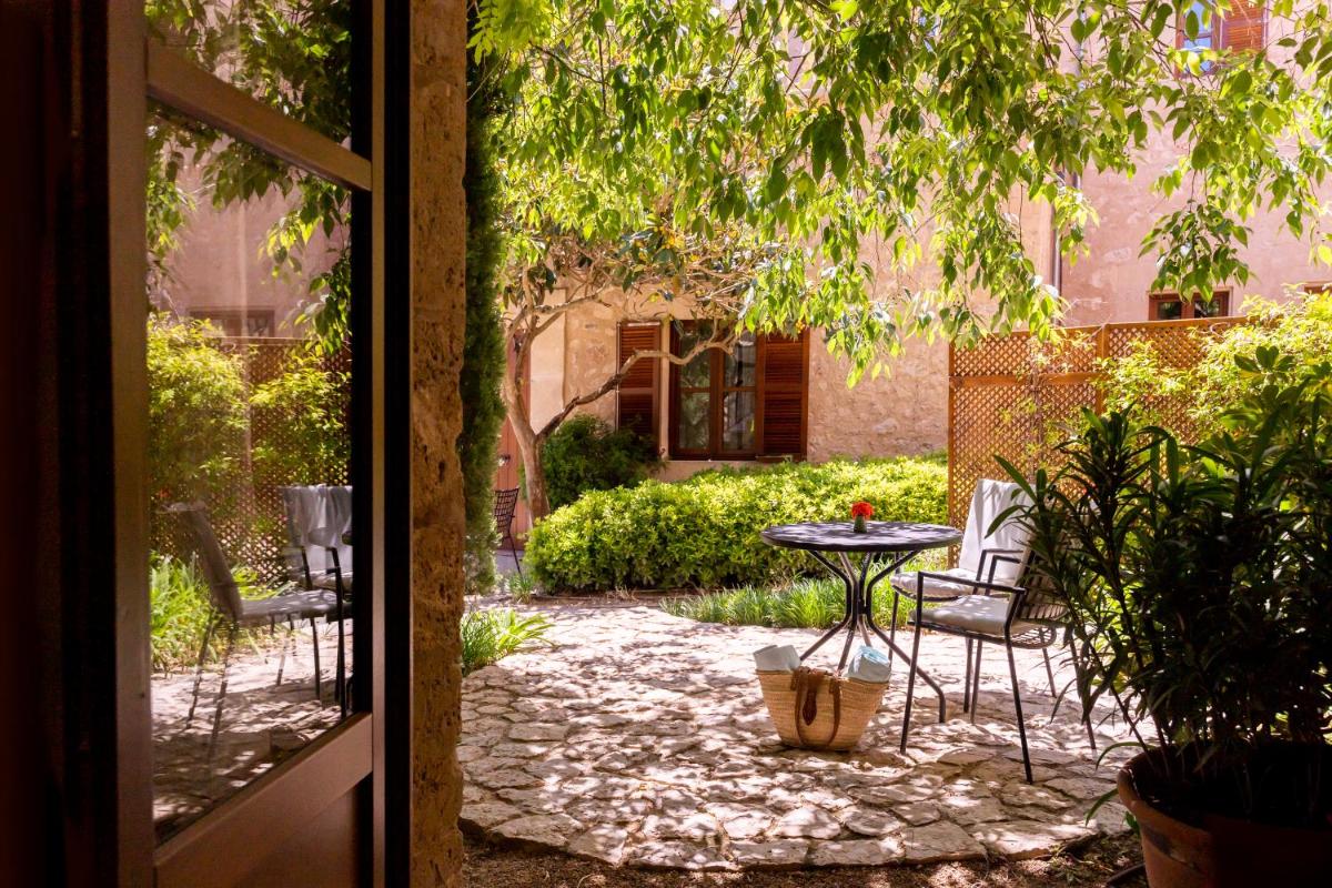 Jardín al aire libre en Castell Son Claret - The Leading Hotels of the World