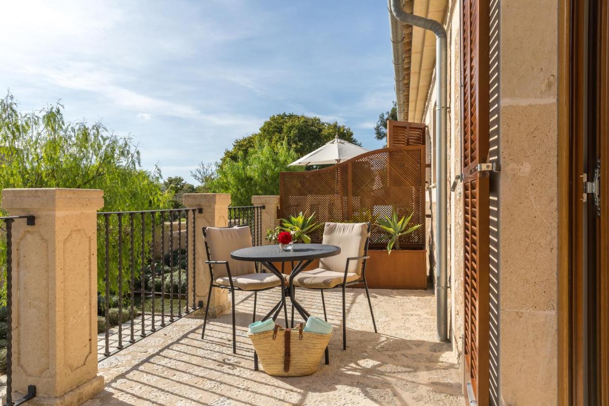 Un balcón o terraza de Castell Son Claret - The Leading Hotels of the World