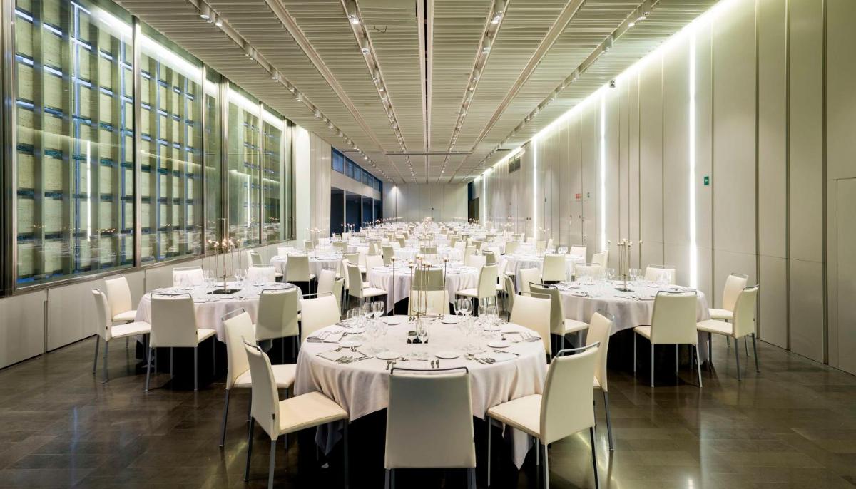 Un restaurante o sitio para comer en NH Collection Barcelona Constanza