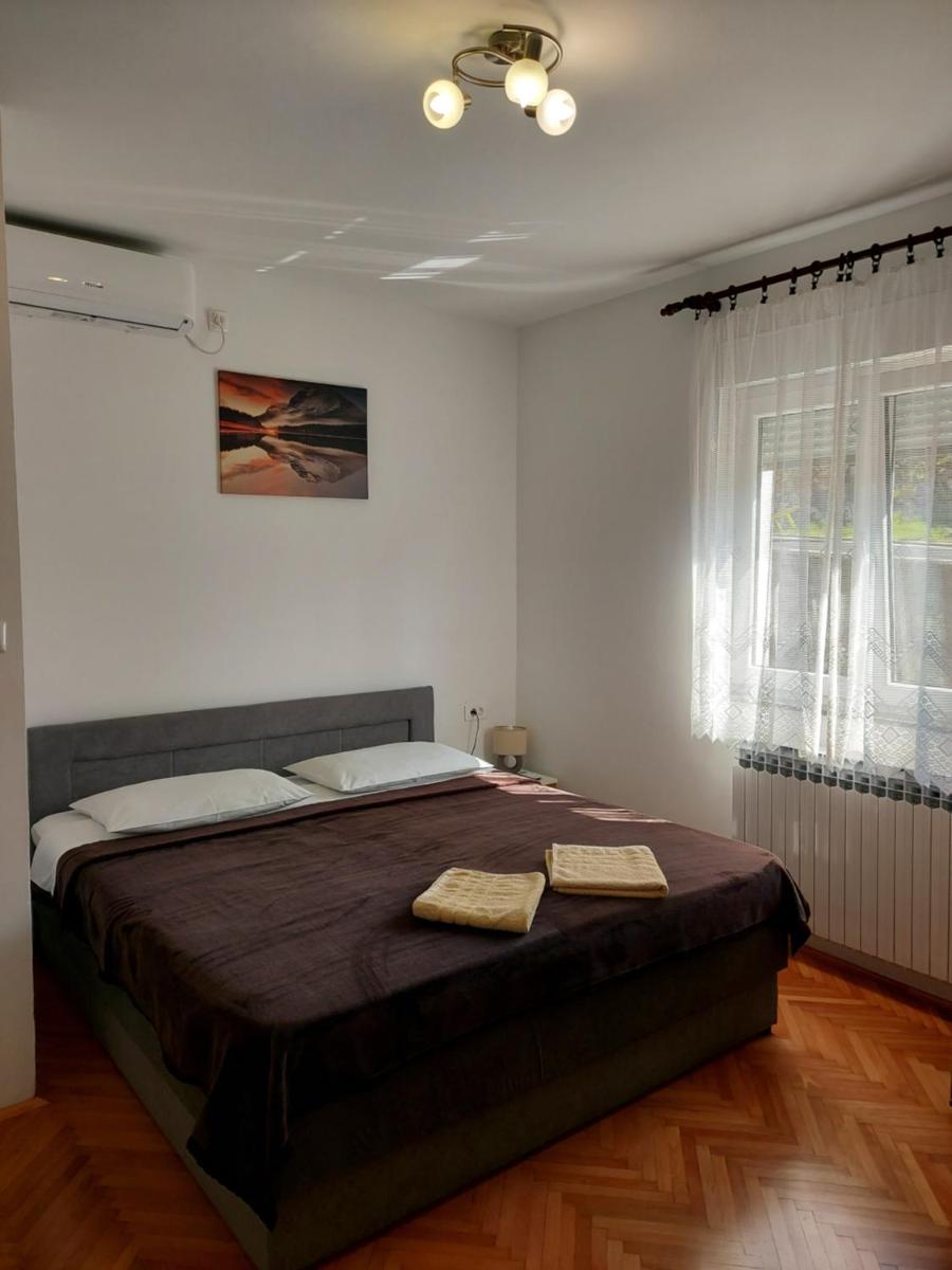 Elena Rooms - Housity