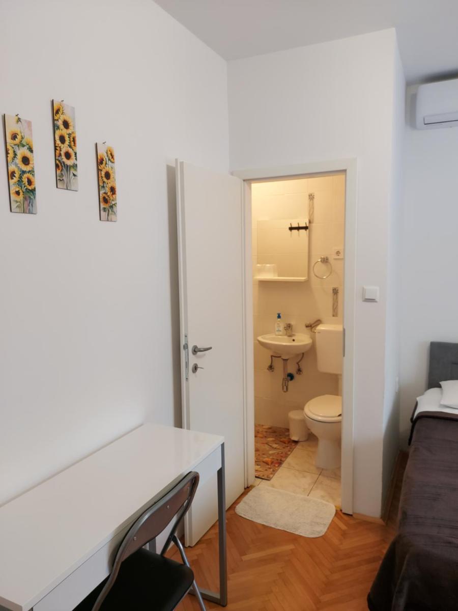 Elena Rooms - Housity