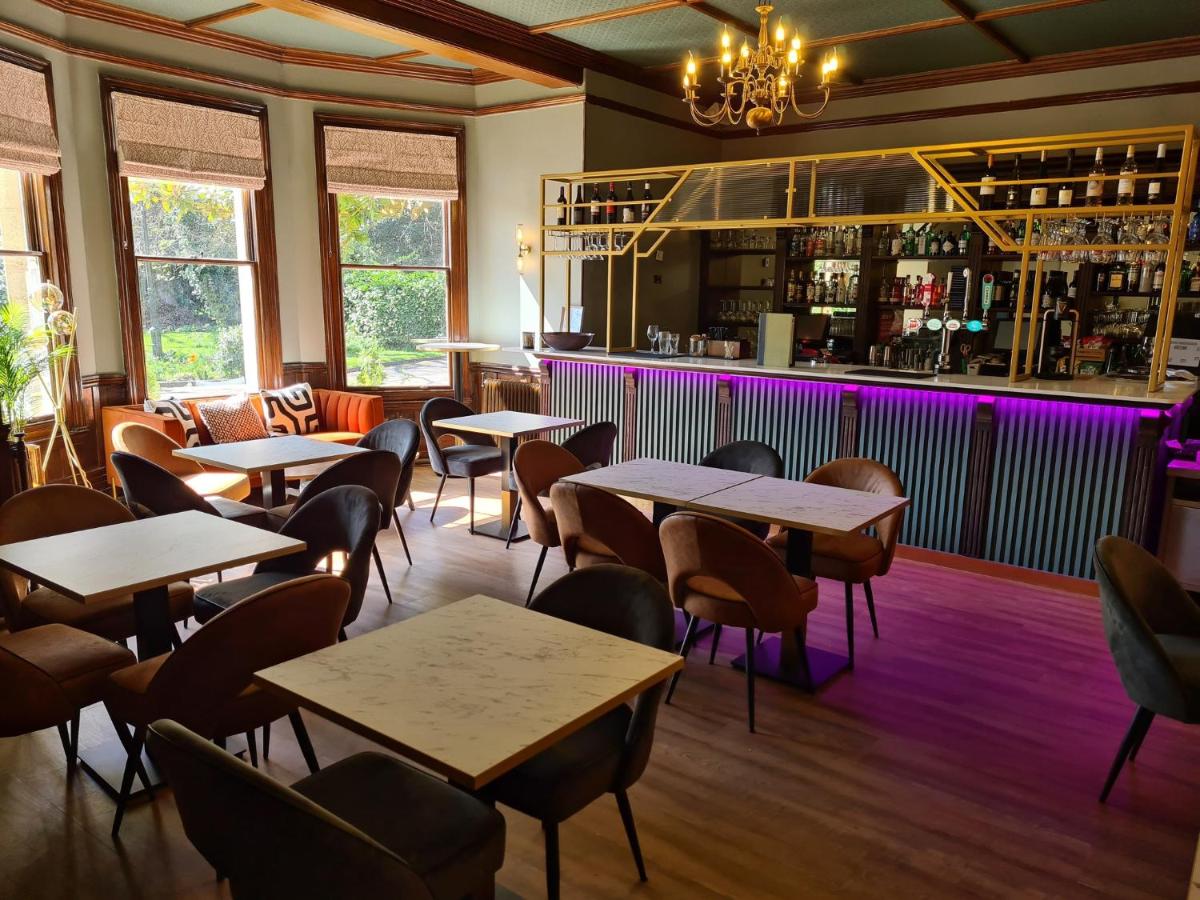 Woodland Manor Hotel - Housity