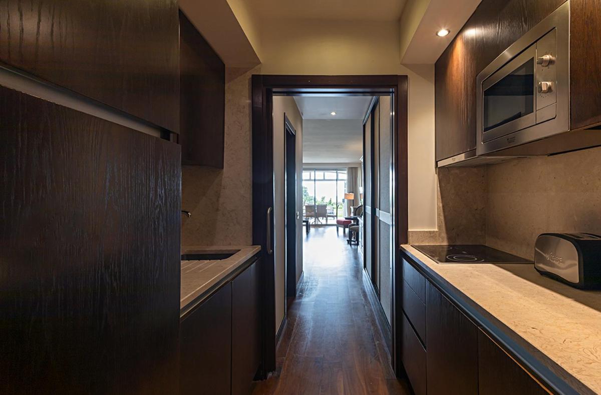A cozinha ou kitchenette de Pestana Alvor Praia Premium Beach & Golf Resort
