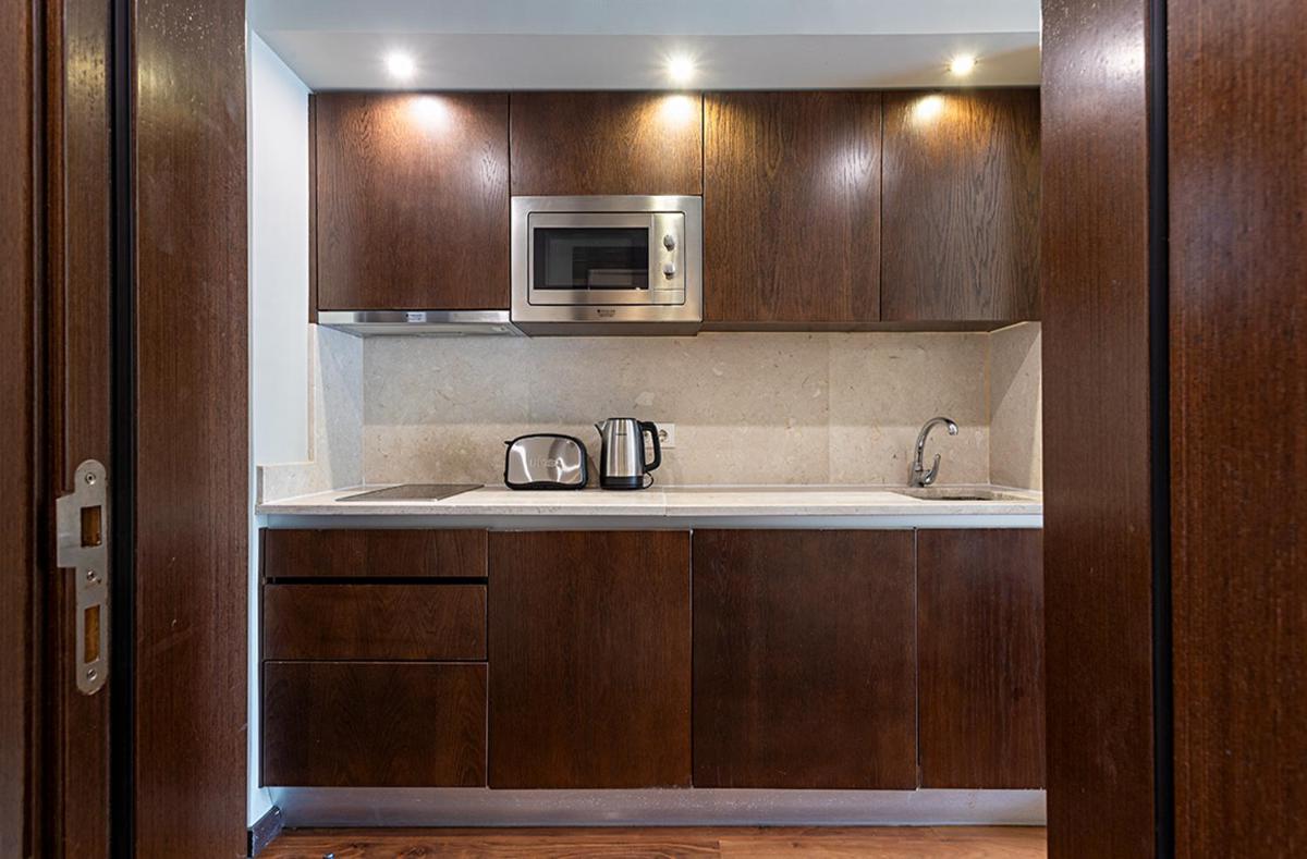 A cozinha ou kitchenette de Pestana Alvor Praia Premium Beach & Golf Resort