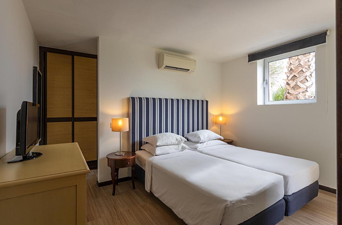Uma cama ou camas num quarto em Pestana Alvor Praia Premium Beach & Golf Resort