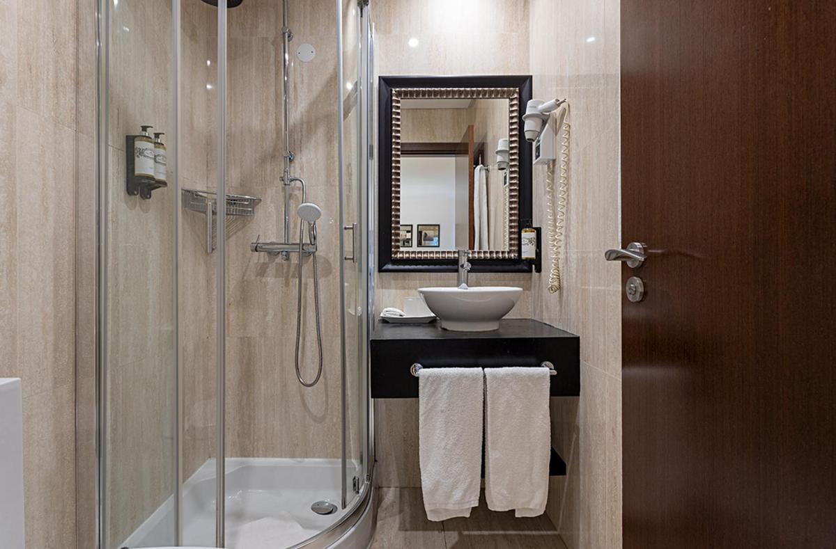 Uma casa de banho em Pestana Alvor Praia Premium Beach & Golf Resort