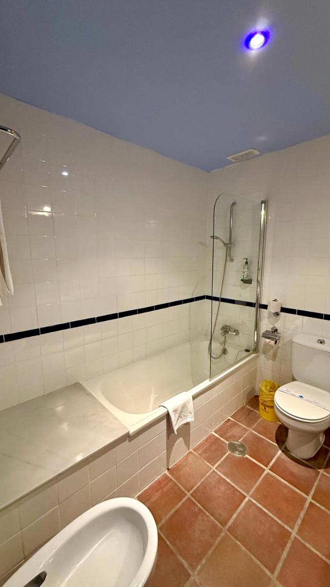 Un baño de Cerro de Hijar