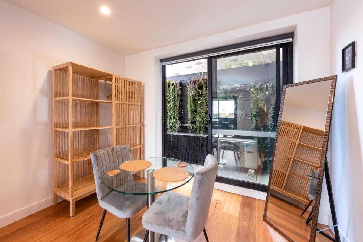Modern 1 Bedroom Apartment in Brunswick East near CBD - Housity