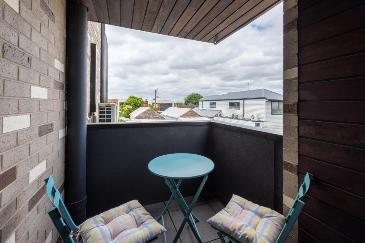 Modern 1 Bedroom Apartment in Brunswick East near CBD - Housity