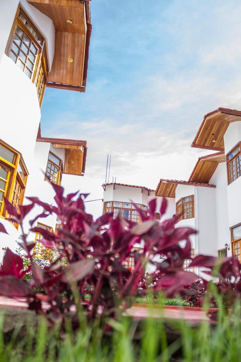 Hotel & Bungalows Villa Valencia - Housity