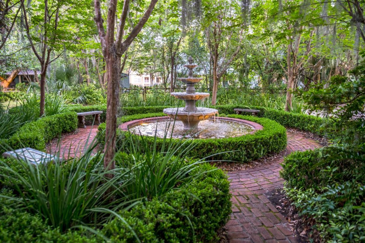Magnolia Plantation & Cottages - Housity