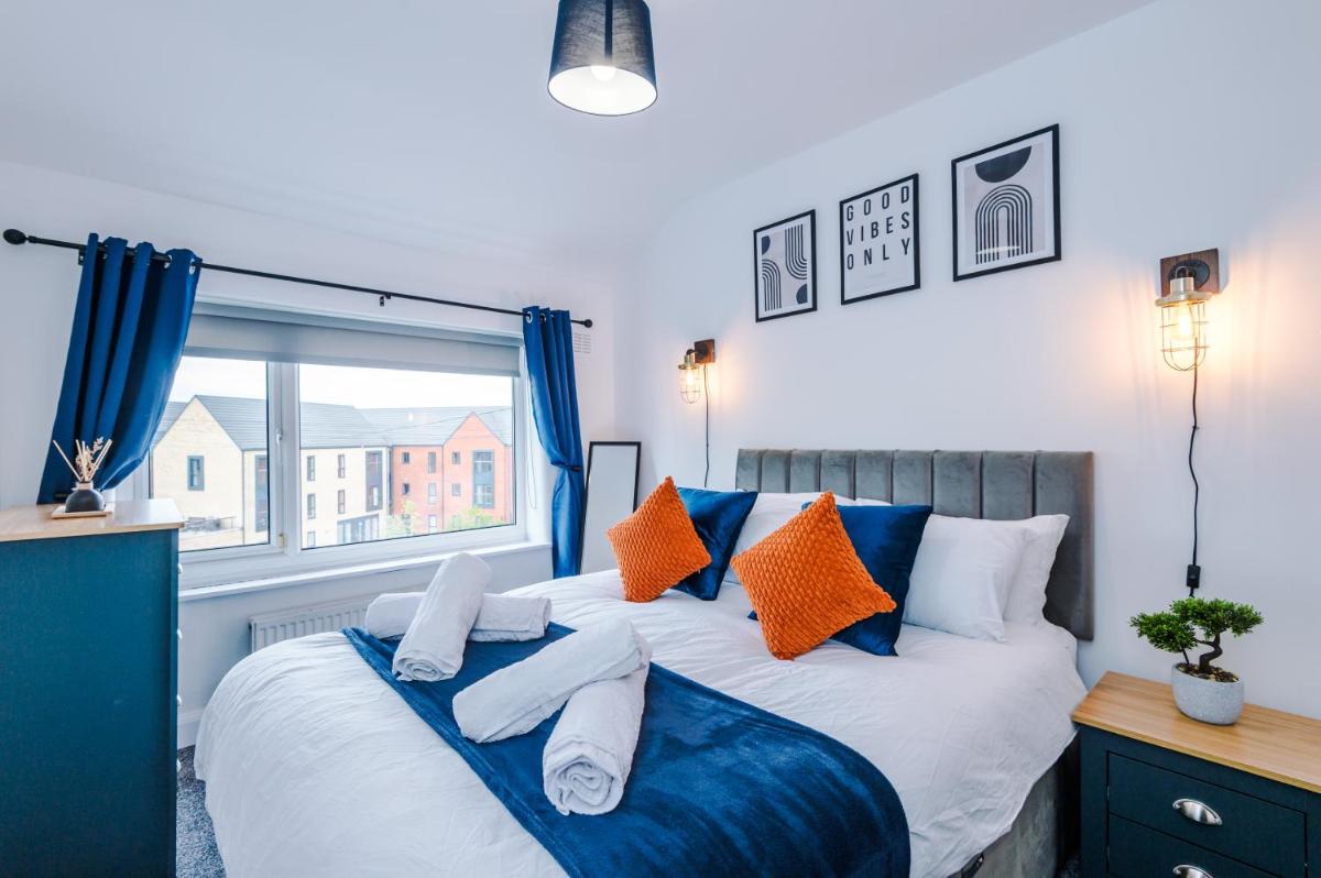 Acacia Lodge - Beautiful & Modern 3BR Stay with Free Parking - Ideal for Business & Leisure Stay by Parydise Properties - Housity