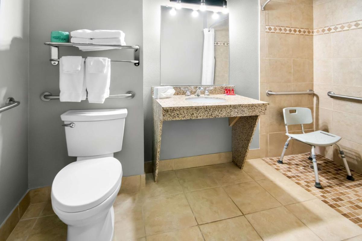 Big Country Hotel & Suites - Housity