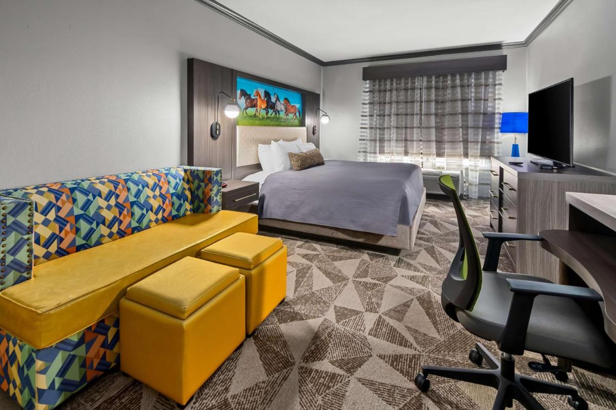 Big Country Hotel & Suites - Housity