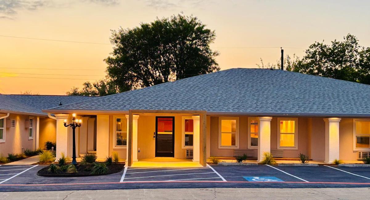 The Depot Hotel - Housity