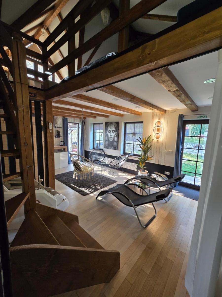 Magical wellness hill house Milk and Honey - Housity