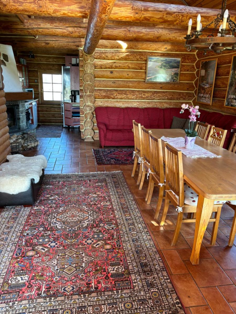 Kuningatalu Palkmaja - Housity