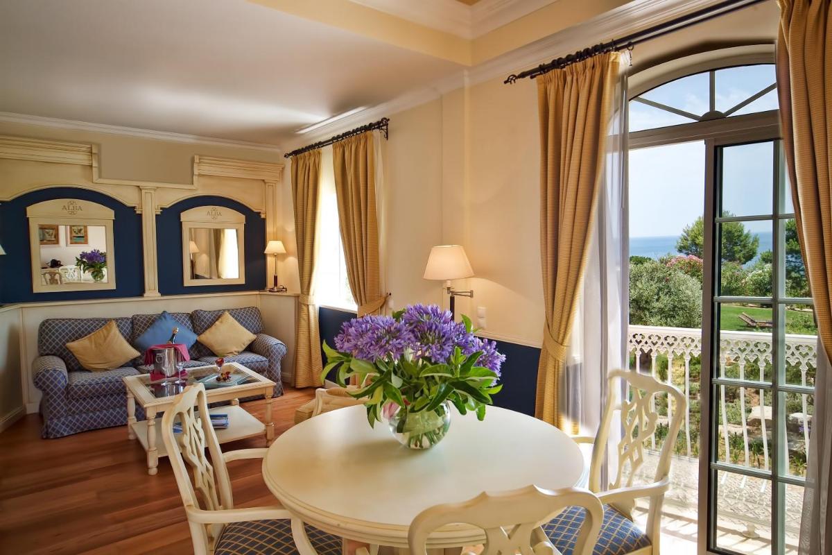 Uma área de estar em Vila Alba Resort