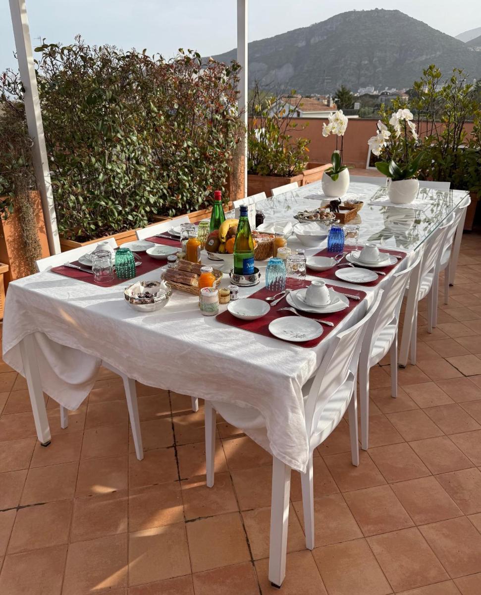 The Rooftop Terrace b&b Double Rooms Private Bathrooms and an equipped Roof Terrace - Housity