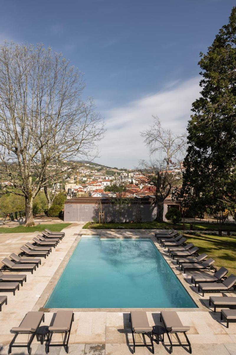 A piscina em ou perto de Casa da Calçada