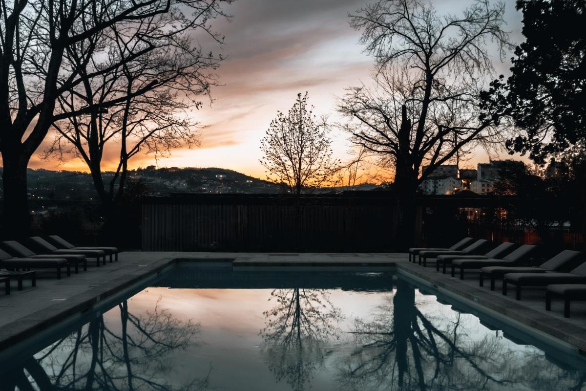 A piscina em ou perto de Casa da Calçada