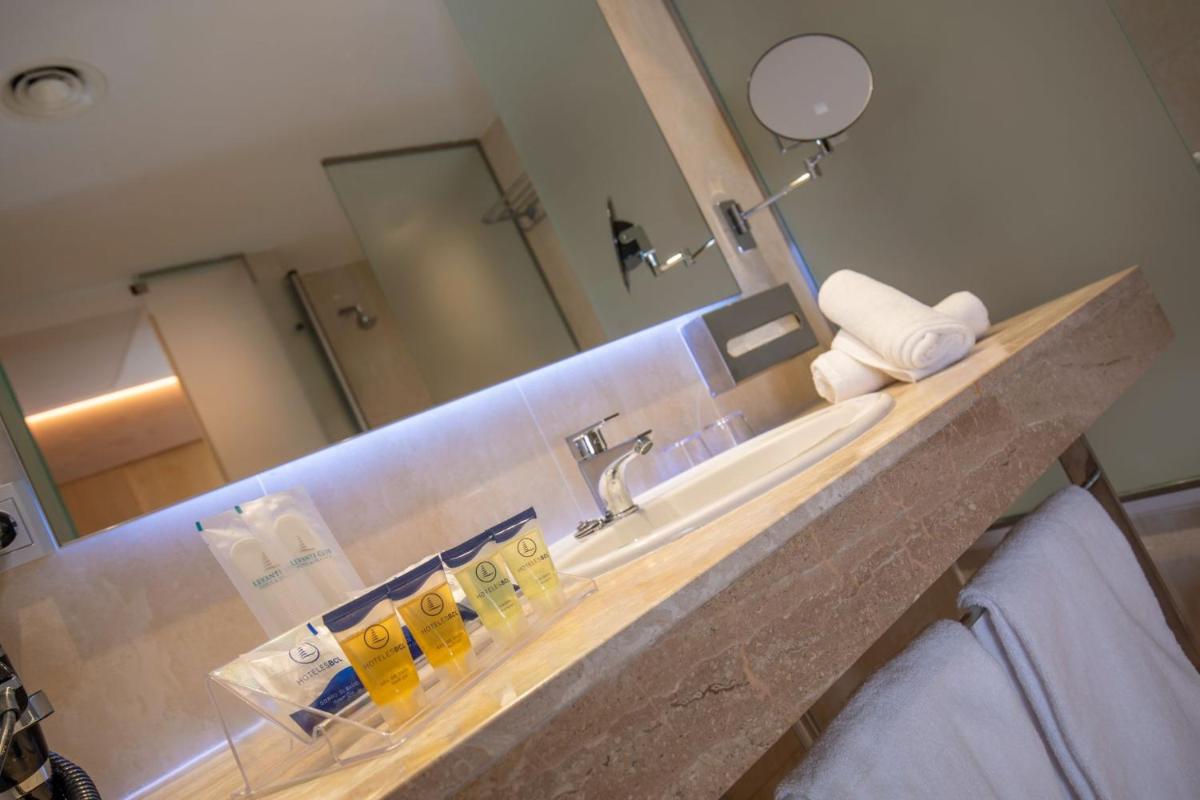 Un baño de Hotel BCL Levante Club & Spa 4 Sup - Only Adults Recomended