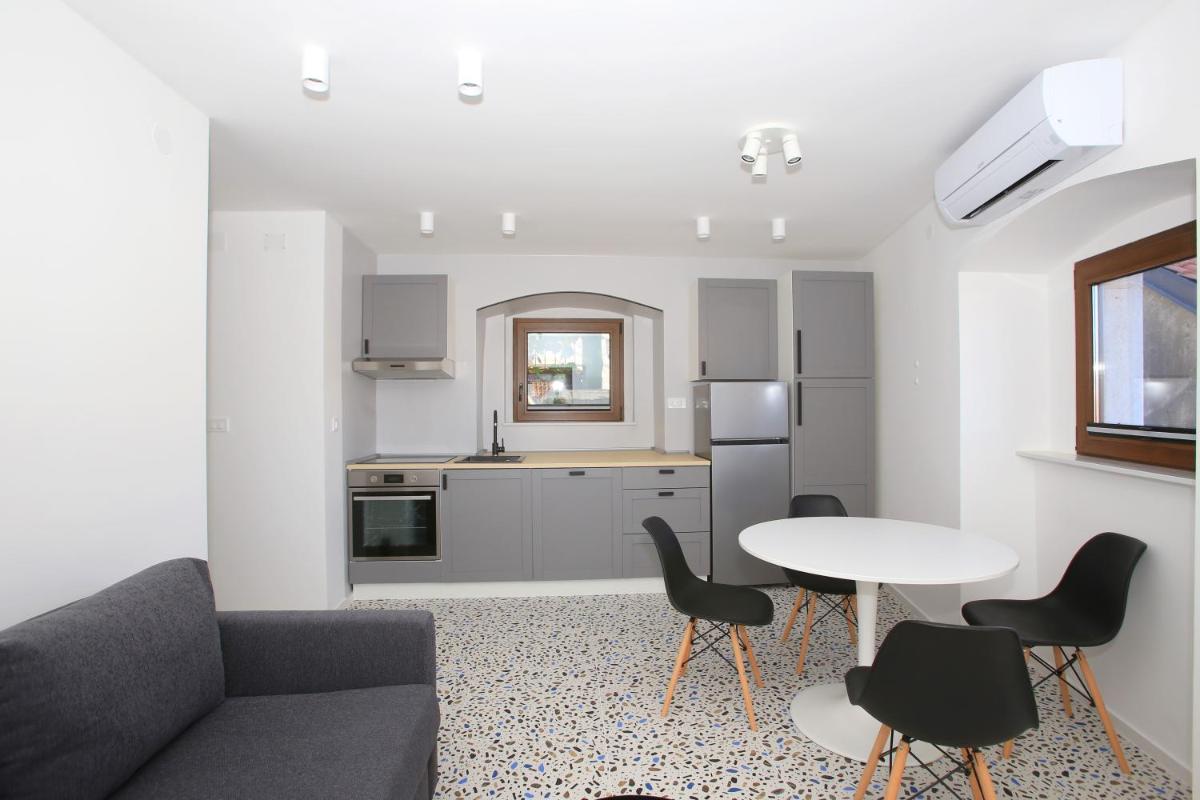 Villa Ula Premium Apartments ,Free Private PARKING - Hizvo