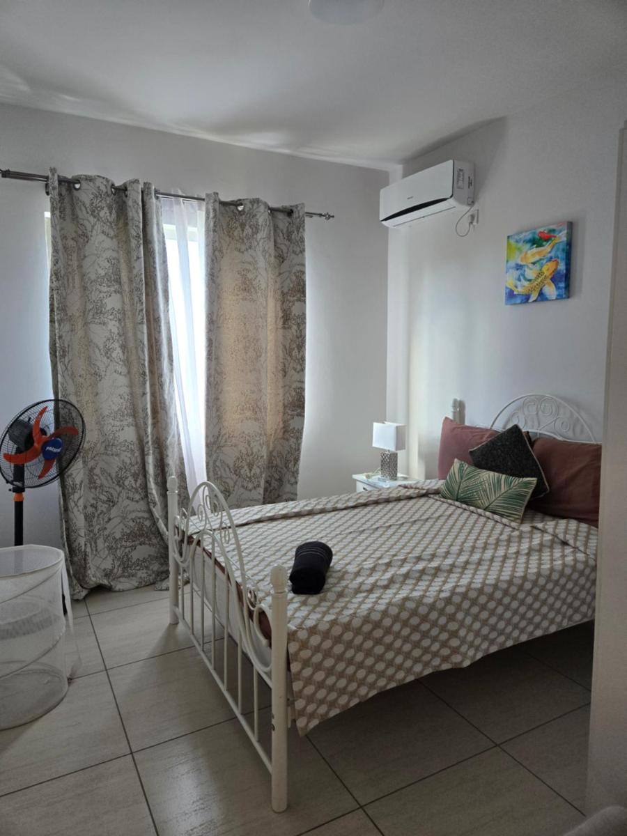 Modern and cosy condo: Westwood Apartments - Housity