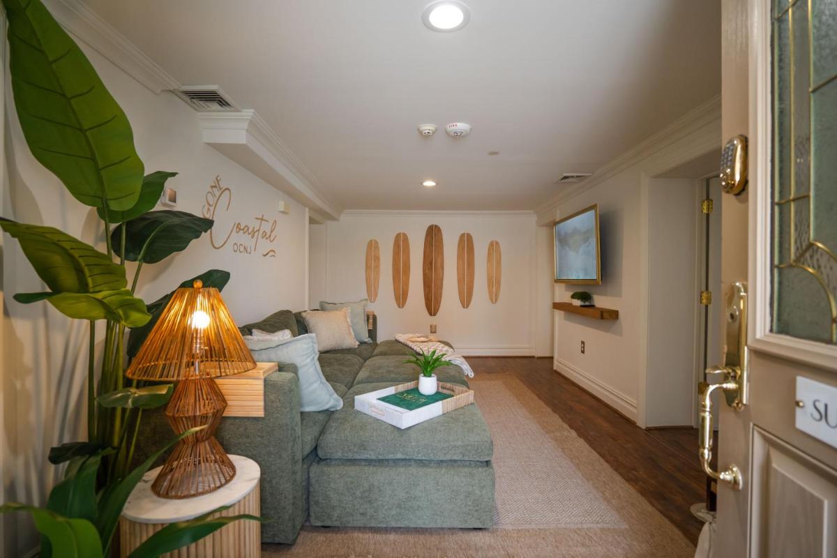 Coastal Chateau - Housity