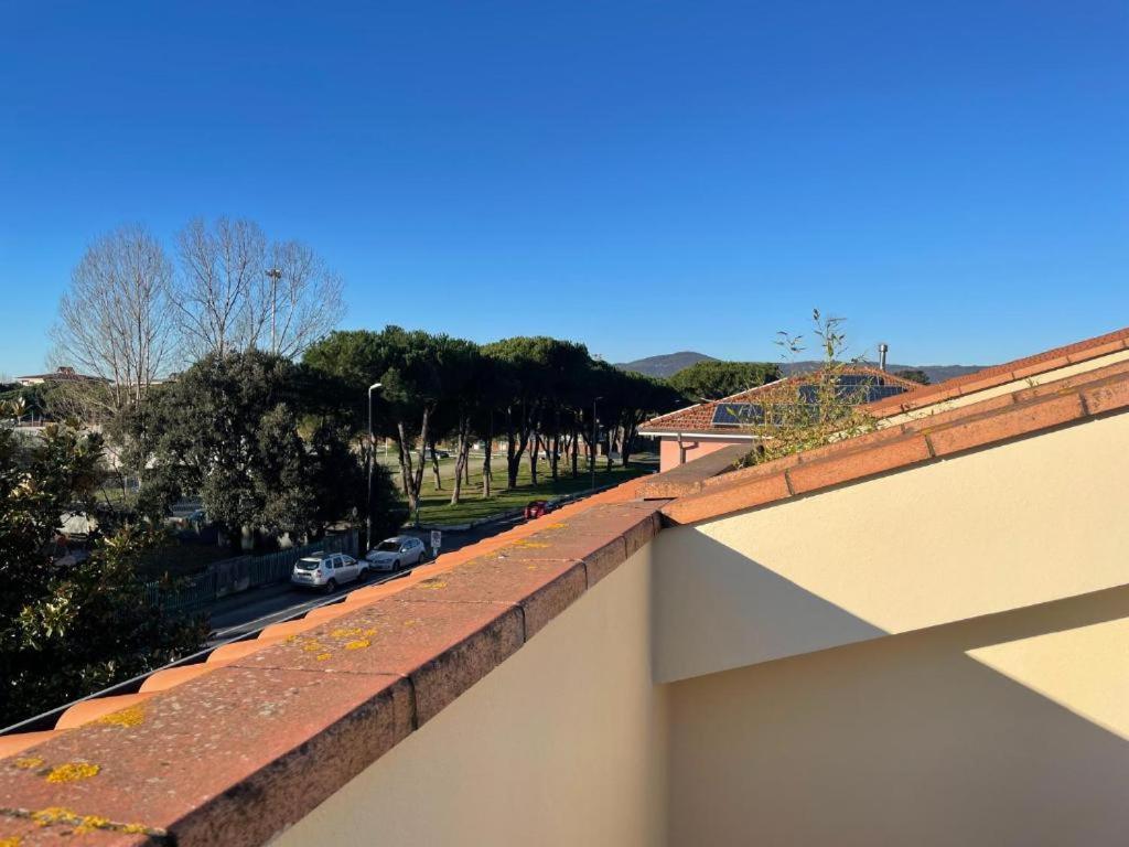 Mistral Holidays - Confortevole camera matrimoniale con terrazza a 500 mt dal mare - Housity