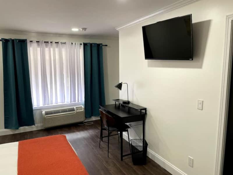 Gatehouse Motel - Housity